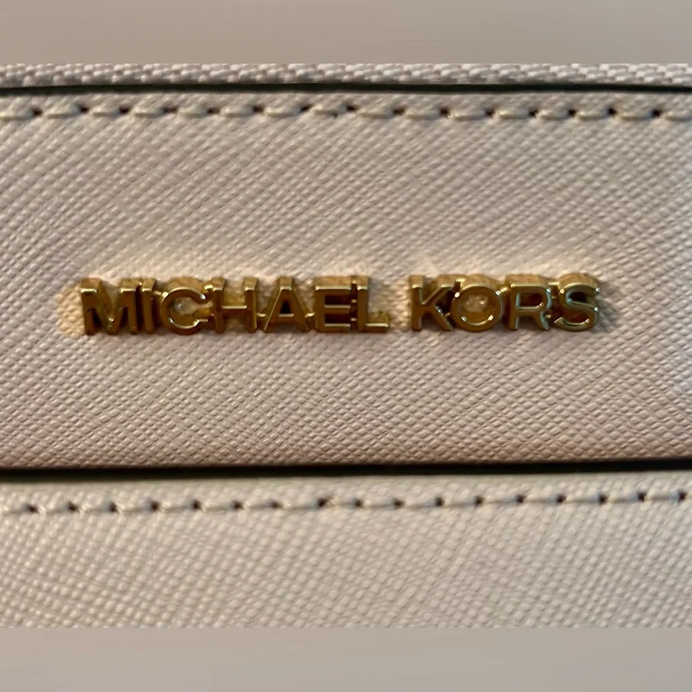 Michael Kors Dome Crossbody Bag in Powder Pink with Gold Logo and Hardware -EUC